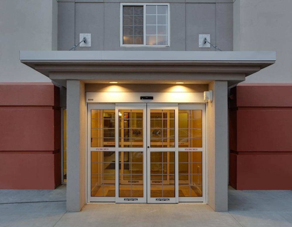 Candlewood Suites Salina By Ihg Exterior photo