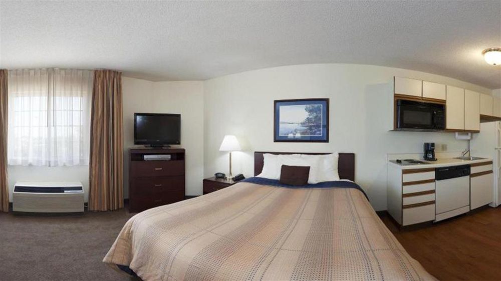 Candlewood Suites Salina By Ihg Exterior photo